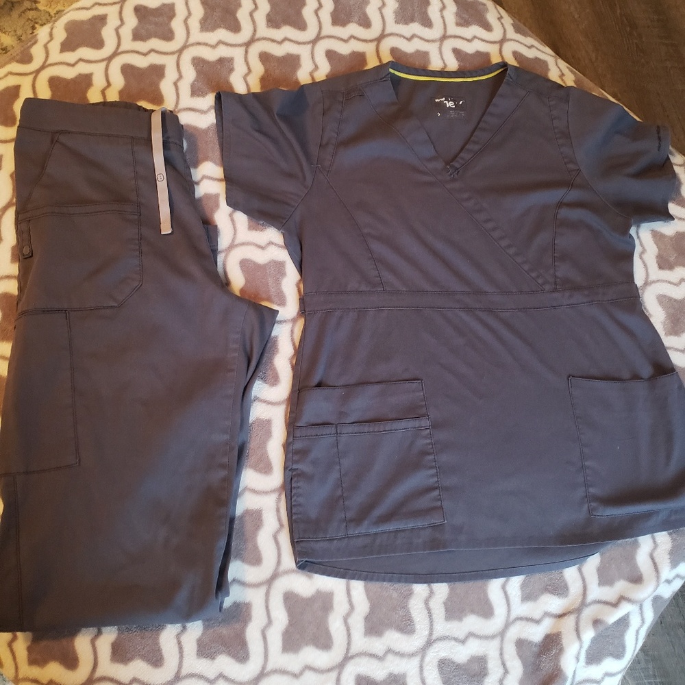 WonderWink Grey Small/ Tall scrub set